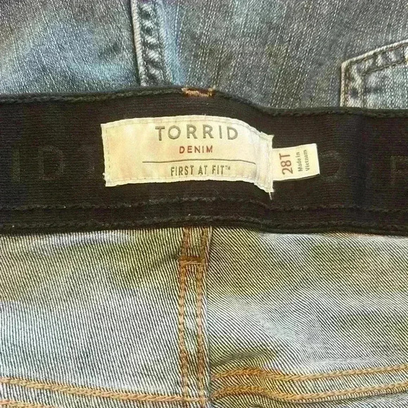 Torrid Woman’s Torrid denim jeans first to fit with tie belt size 28T - Picture 3 of 5